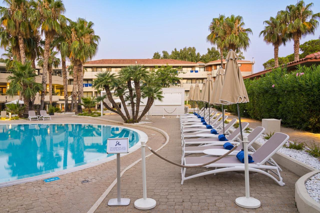 Grand Palladium Sicilia Resort&Spa Campofelice Di Roccella Esterno foto Pool at the hotel