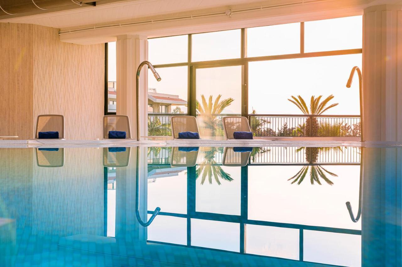 Grand Palladium Sicilia Resort&Spa Campofelice Di Roccella Esterno foto The pool at the hotel