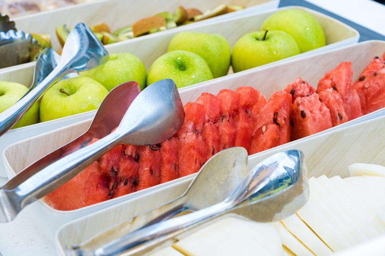 Grand Palladium Sicilia Resort&Spa Campofelice Di Roccella Esterno foto Fruit salad