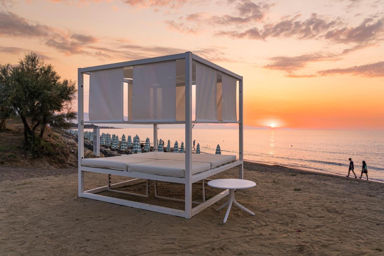 Grand Palladium Sicilia Resort&Spa Campofelice Di Roccella Esterno foto Sunset at the beach