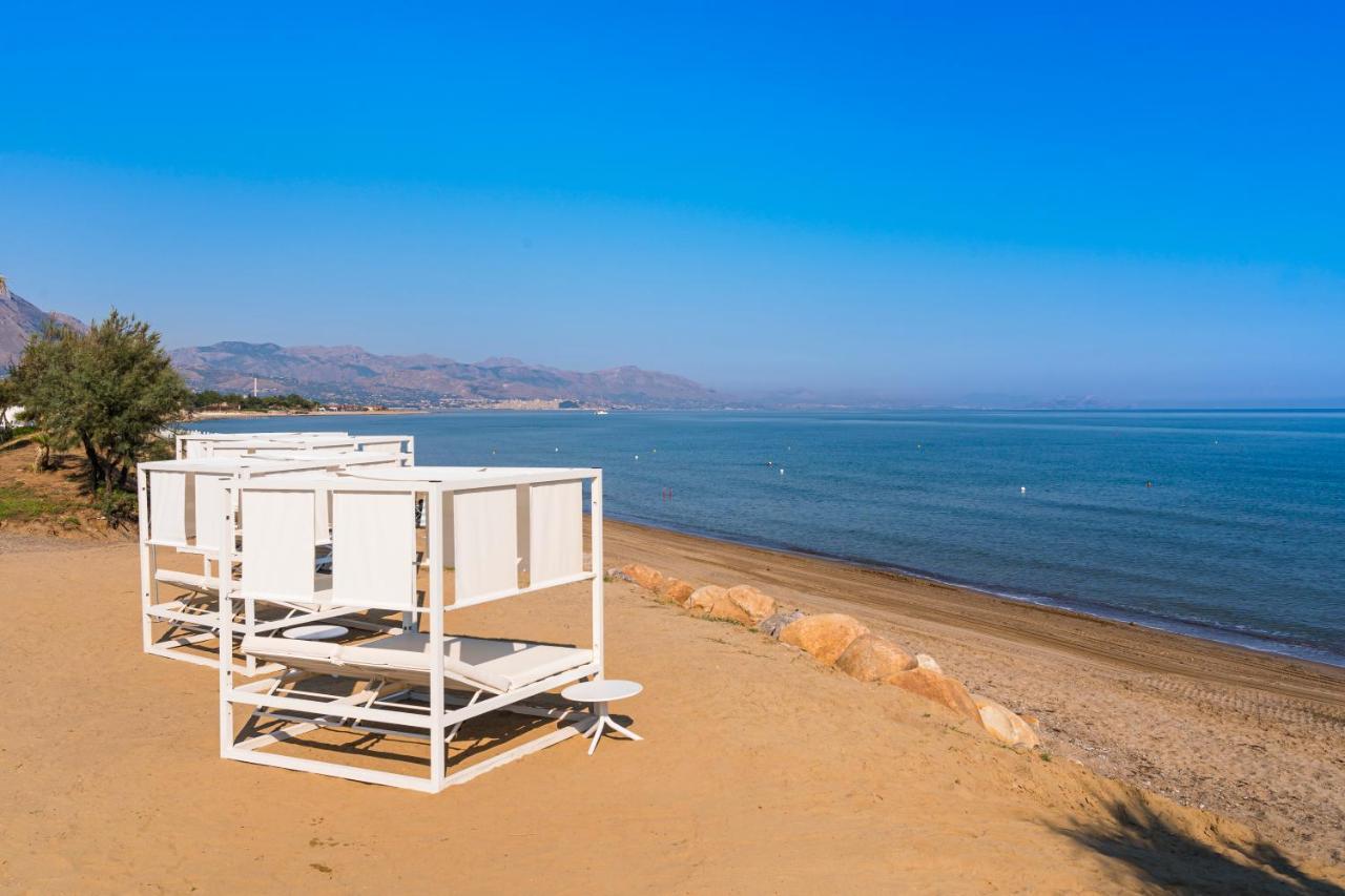 Grand Palladium Sicilia Resort&Spa Campofelice Di Roccella Esterno foto A beach in Nikiti