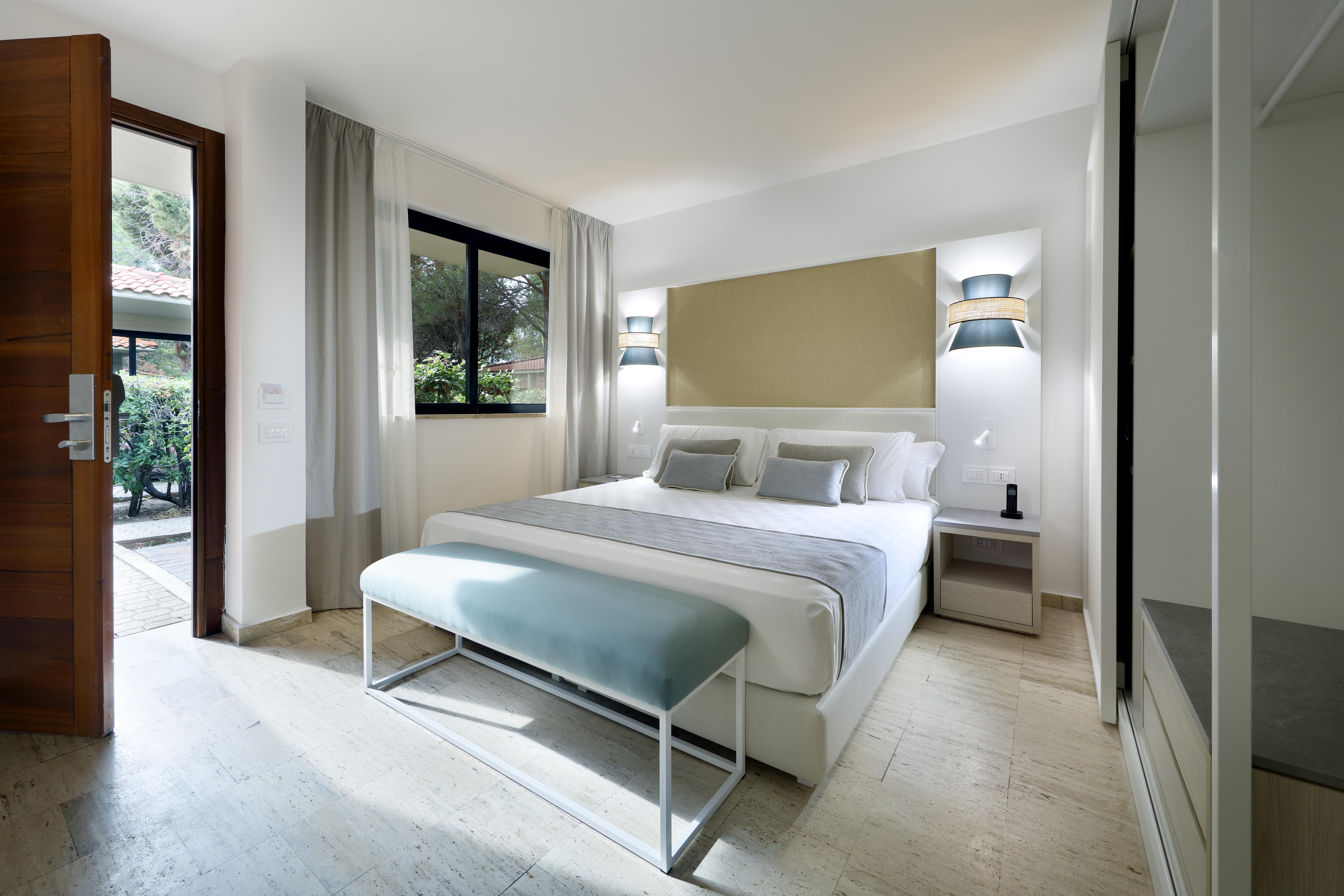 Grand Palladium Sicilia Resort&Spa Campofelice Di Roccella Esterno foto A bedroom at the hotel