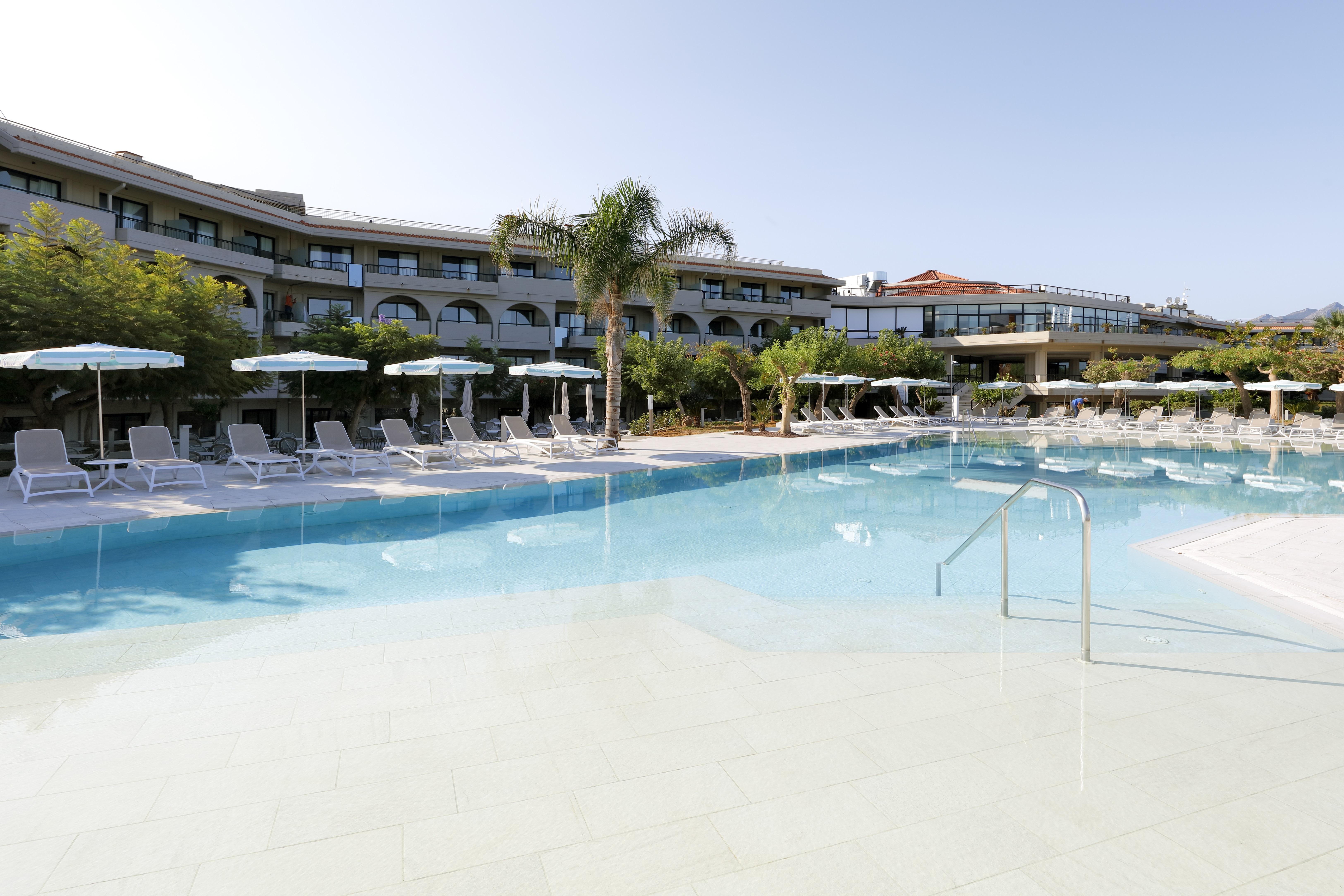 Grand Palladium Sicilia Resort&Spa Campofelice Di Roccella Esterno foto The hotel's swimming pool