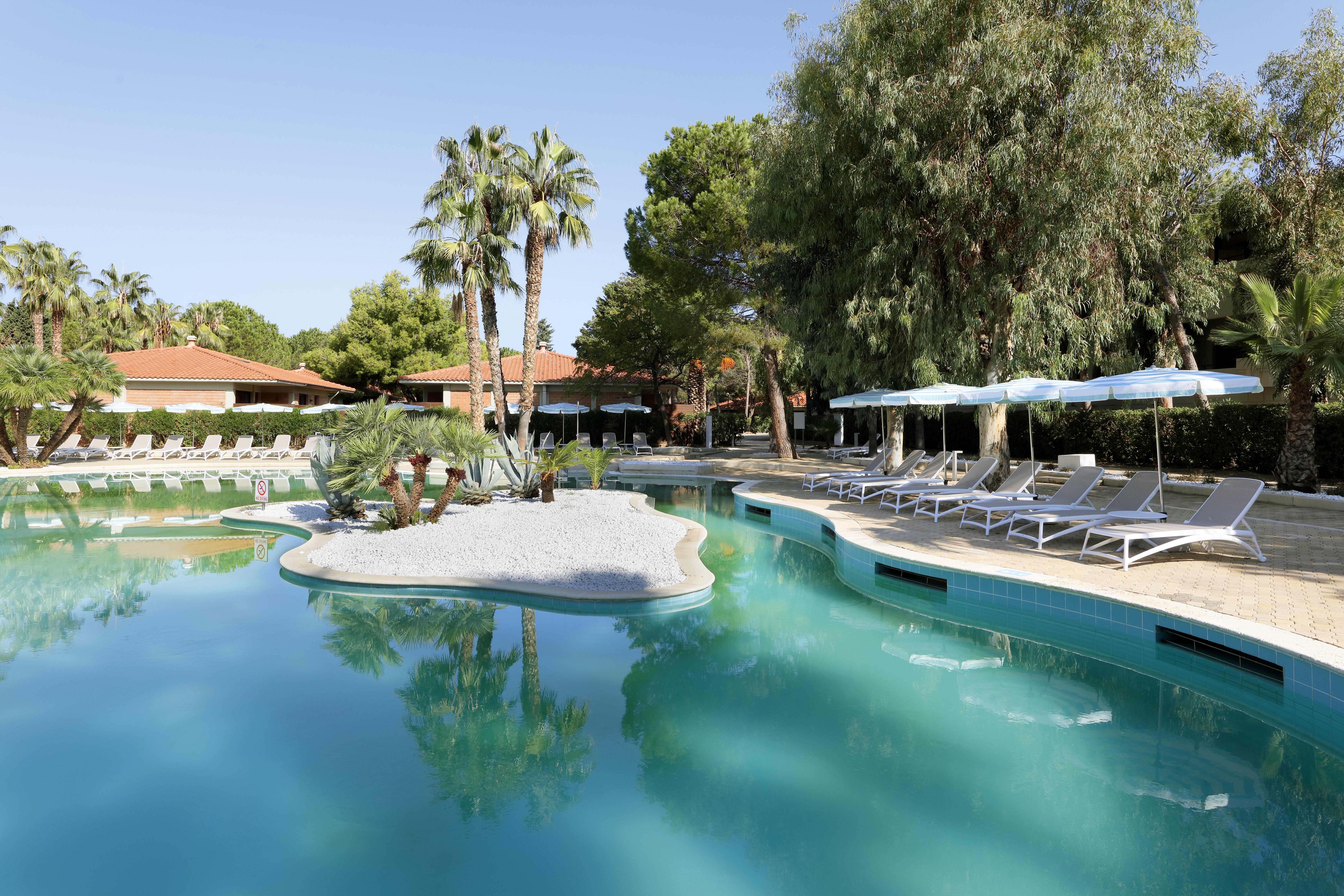 Grand Palladium Sicilia Resort&Spa Campofelice Di Roccella Esterno foto Pool at the hotel