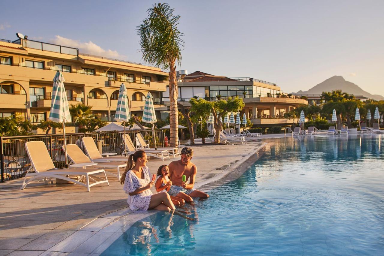 Grand Palladium Sicilia Resort&Spa Campofelice Di Roccella Esterno foto The resort's swimming pool